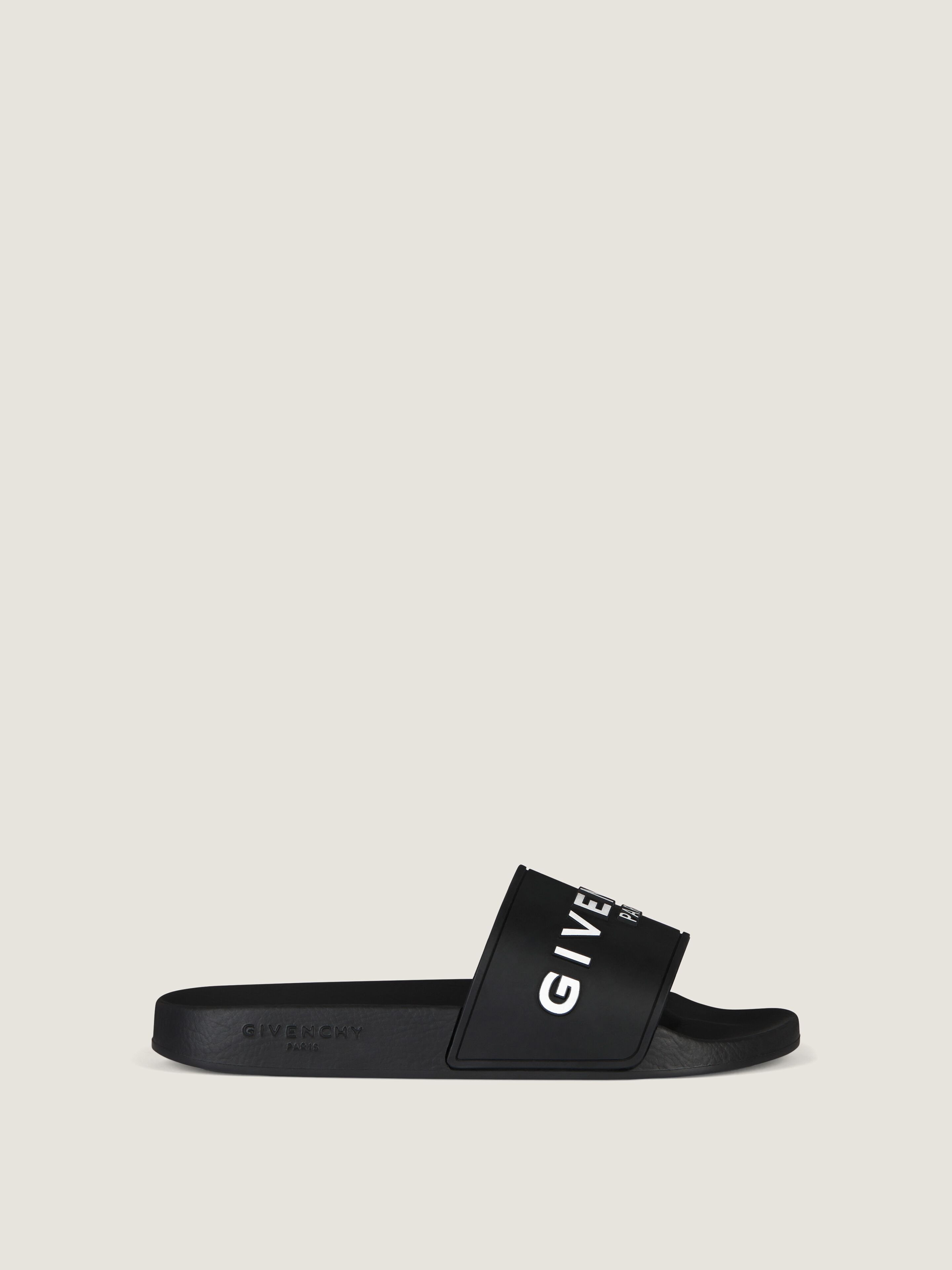 Slide flat sandals in recycled rubber